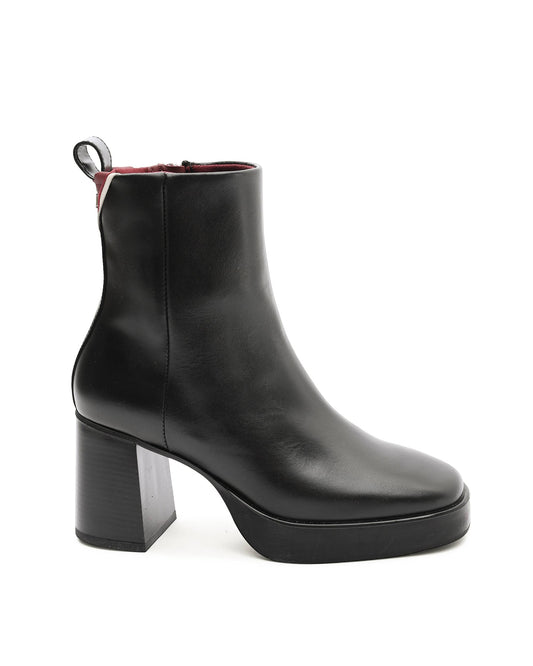 Tommy Hilfiger Footwear (FW0FW08100BDS) Women